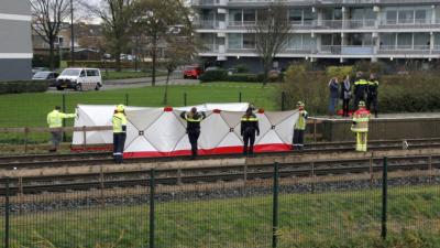 Dode (20) gevonden naast het spoor in Maassluis