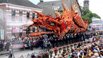 'Gevaarlijk transport' van buurtschap Tiggelaar wint corso Zundert