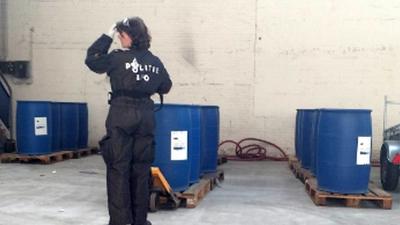 Politie stuit op 8.800 liter grondstof voor harddrugs in Tilburg