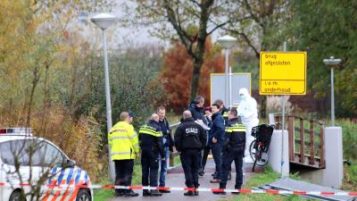 Politie doet onderzoek op plaats misdrijf