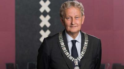 Eberhard van der Laan wil nog wel 'een poosje' burgemeester van Amsterdam blijven