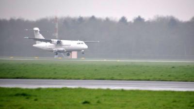 Vliegtuig maakt noodlanding op Groningen Airport om rook in cabine