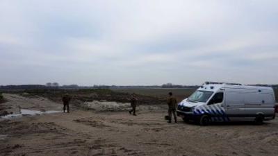 Politie treft kneedspringstof en drugs aan in woning na tip 