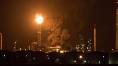 Zeer grote brand bij Esso raffinaderij in Rotterdam 