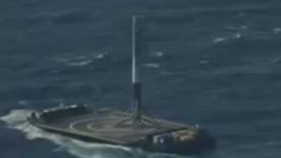 Falcon 9 raket weet succesvol op drijvend platform in zee te landen