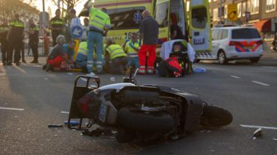  Foodbezorger zwaar gewond bij aanrijding