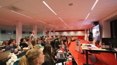 Studenten halen ruim 3000 euro op voor Serious in 24 uur college