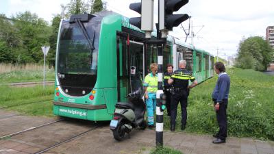 Aanrijding tussen scooter en tram