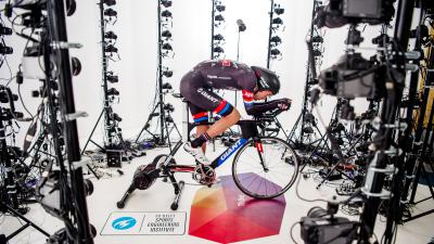 3D-geprinte mannequin van Tom Dumoulin in windtunnel moet seconden winst opleveren