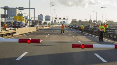 Verkeerschaos Rotterdam om kapotte Giessenbrug A20 