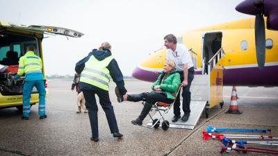 Eerste wintersporters terug met gipsvlucht 