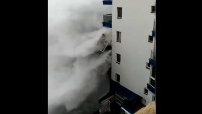 Verwoestende golven Tenerife slopen balkons