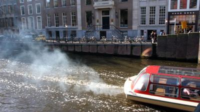 Man overleeft sprong in gracht niet