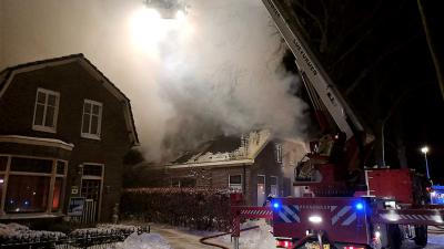 hoogwerker-sneeuw-brand-boerderij