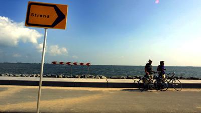 Foto van strand bord zon zomer | Archief EHF