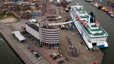 Marechaussee treft steeds meer illegalen aan in Hoek van Holland