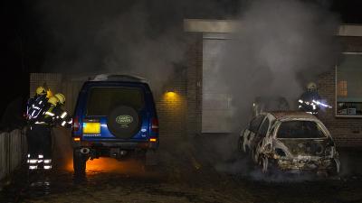 Auto's uitgebrand op oprit bij woning in Best