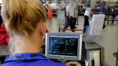 incheckbalie-schiphol-reizigers