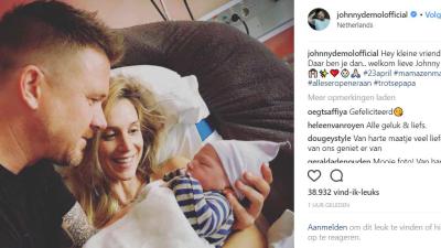 Papa Johnny de Mol toont eerste foto van kind en moeder