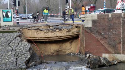 Deel van Amsterdamse kademuur ingestort 