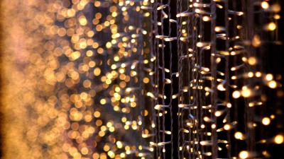 kerstverlichting-buiten-donker