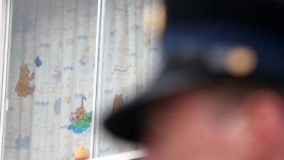 3-jarig meisje is 'hele dag alleen thuis' en belt 112 om hulp