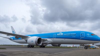 KLM maakt eerste vluchten Dreamliner met passagiers