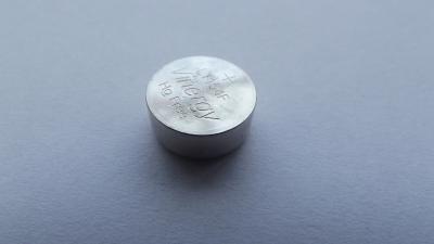 Knoopcelbatterij levensgevaarlijk voor kinderen