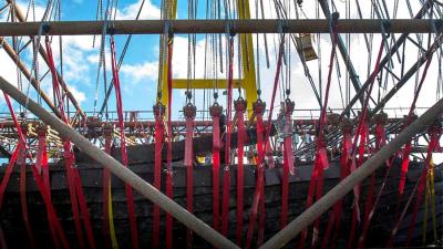 Middeleeuws Koggeschip bij Kampen weer boven water