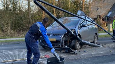 lantaarnpaal-auto-vluchtheuvel