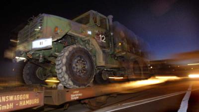 Eerste wapentransport met Amerikaans militair materieel in Duitsland aangekomen