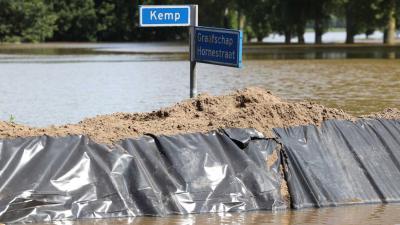 nooddijk-maas-overstroming