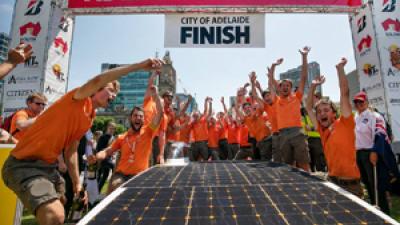 Nuon Solar Team wereldkampioen zonneracen in Australië