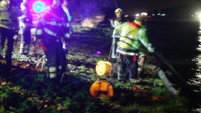 Automobilist 1½ uur bekneld in auto in sloot