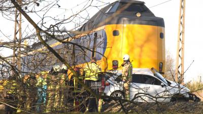 Dode bij aanrijding tussen auto trein in Meppel