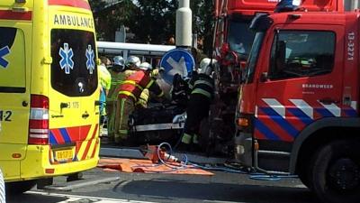 Foto van aanrijding vrachtwagen personenauto Aalsmeer | Miranda van der Sloot