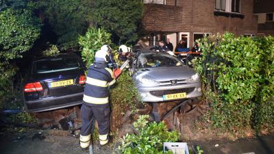 Auto's crashen in voortuin Bilthoven