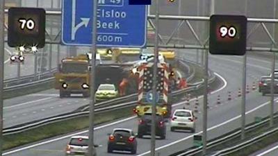 Snelweg A2 vol met Corona na ongeval vrachtwagen