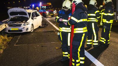 Drie auto's botsen op A58