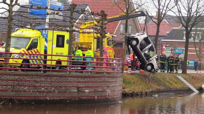 Automobiliste (84) overleden na auto te water Stadskanaal