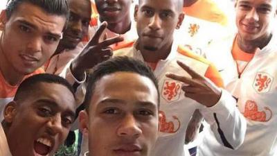 KNVB niet blij met selfie vanLeroy Fer