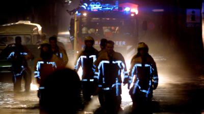 overstroming-brandweermannen