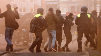 Grimmige sfeer bij demonstraties Amsterdam