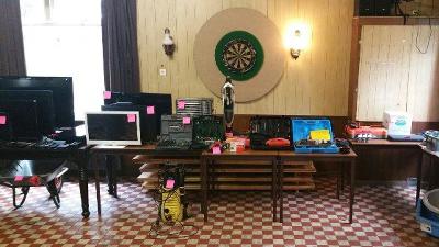 Flinke partij gestolen goederen gevonden in weiland