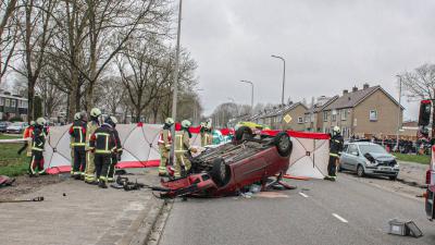 Auto op zijn kop