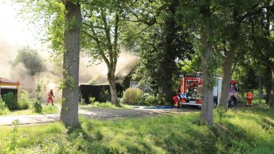 Brandweer dooft brand