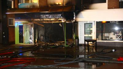 Pizzeria in Emmen brandt volledig af na explosie 