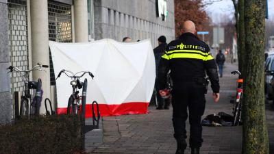 Politie onderzoekt doodsoorzaak persoon na reanimatie