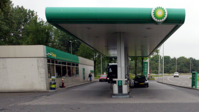 Ahaa we kunnen voortaan boodschappen doen bij de pomp