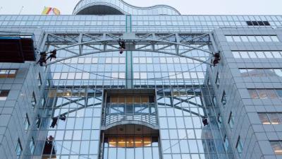 foto van bezetting gebouw Shell | Greenpeace